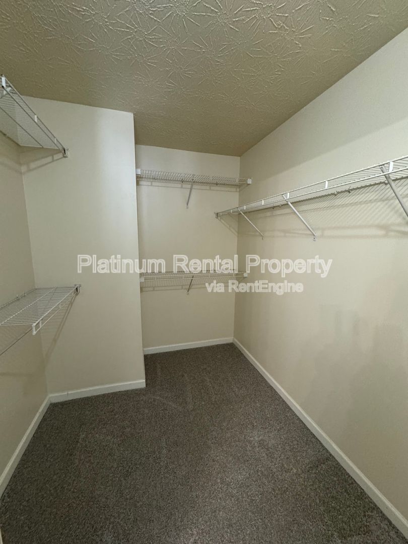 1823 Broadway St property image