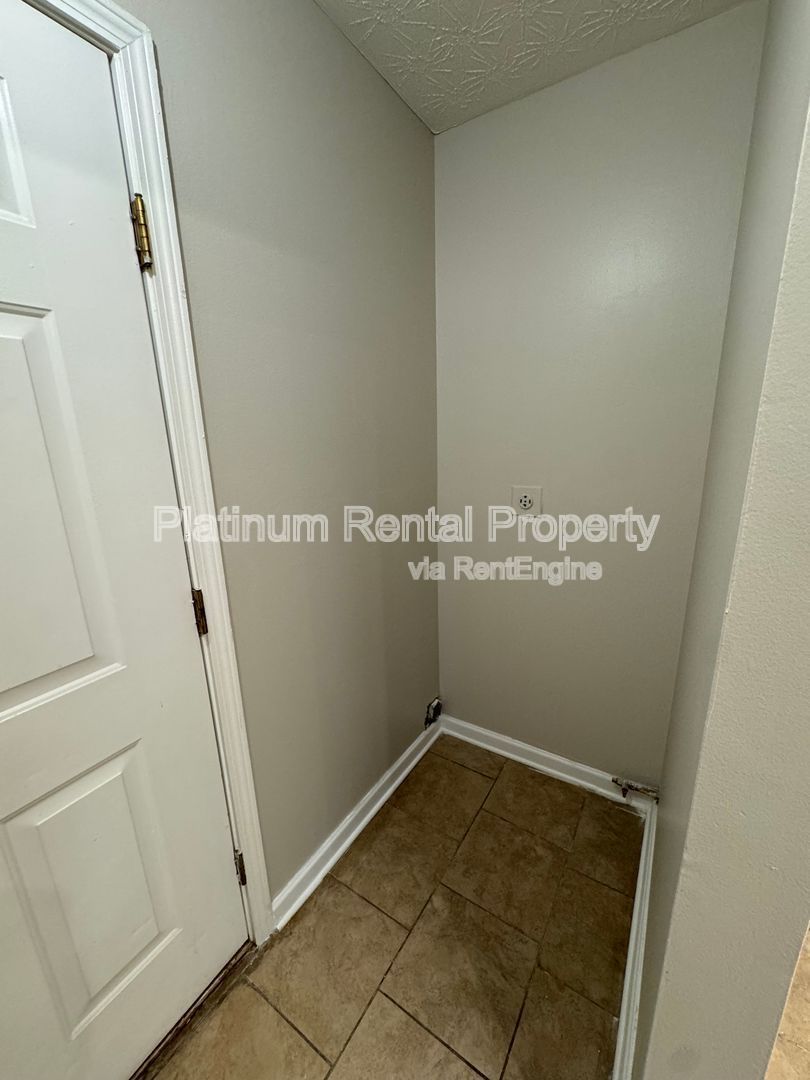 1823 Broadway St property image