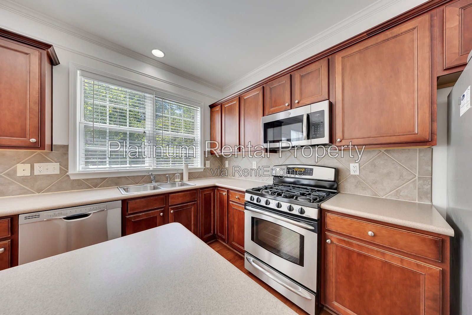 Fabulous, 3 Bedroom, END UNIT townhome in desirable Woodstock by Platinum Property Management Services, Inc. property image