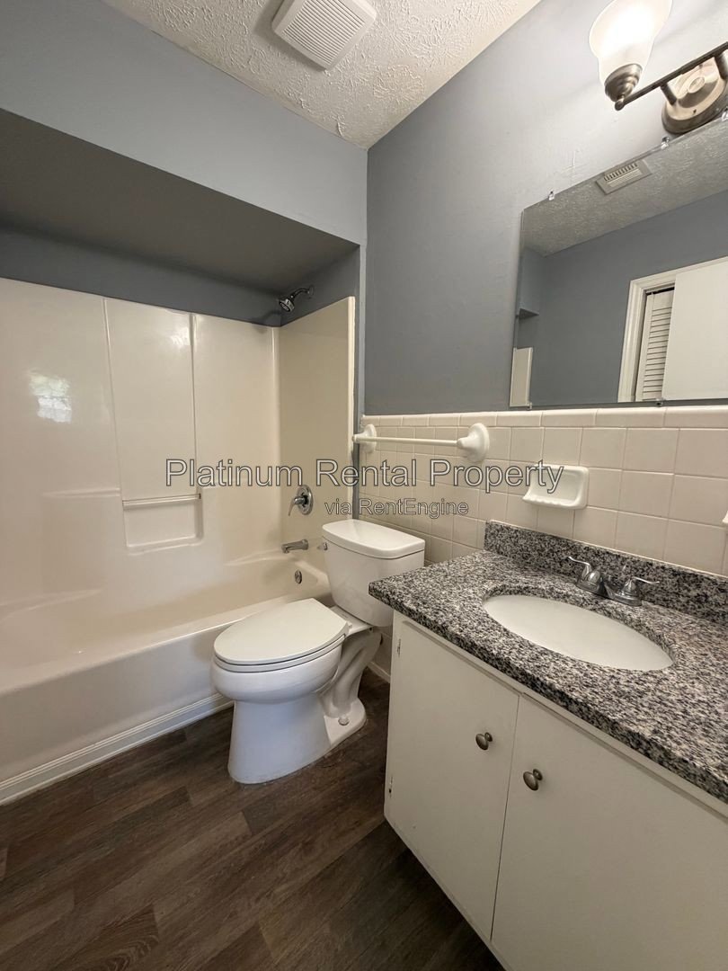 Well maintained 2 bedroom unit in Monroe for rent by Platinum Property Management Services, Inc. property image