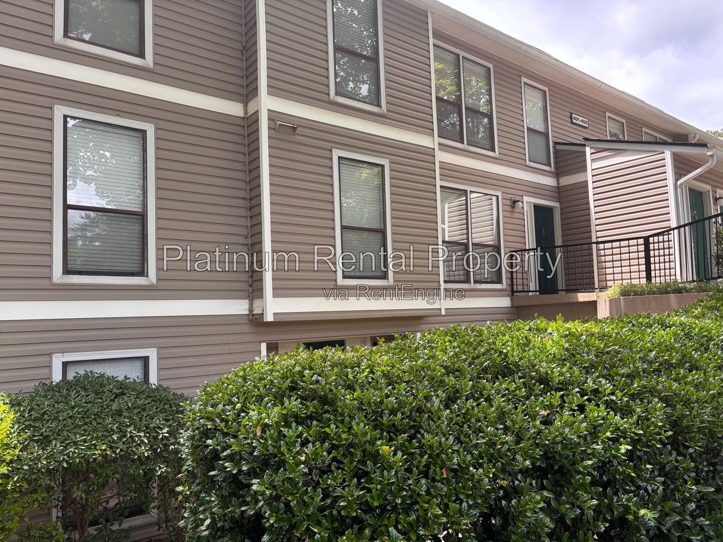 Spacious 2 bedroom/2 bathroom condo with modern updates  just minutes from The Battery by Platinum Property Management Services, Inc. property image