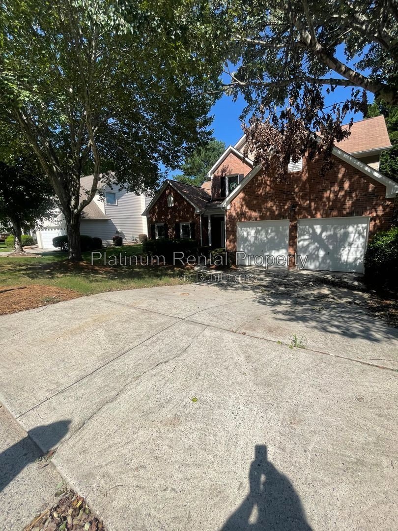 Wonderful, 3 bedroom home with primary suite on the main in one of the most sought after areas in Suwanee, by Platinum Property Management Services, Inc. property image