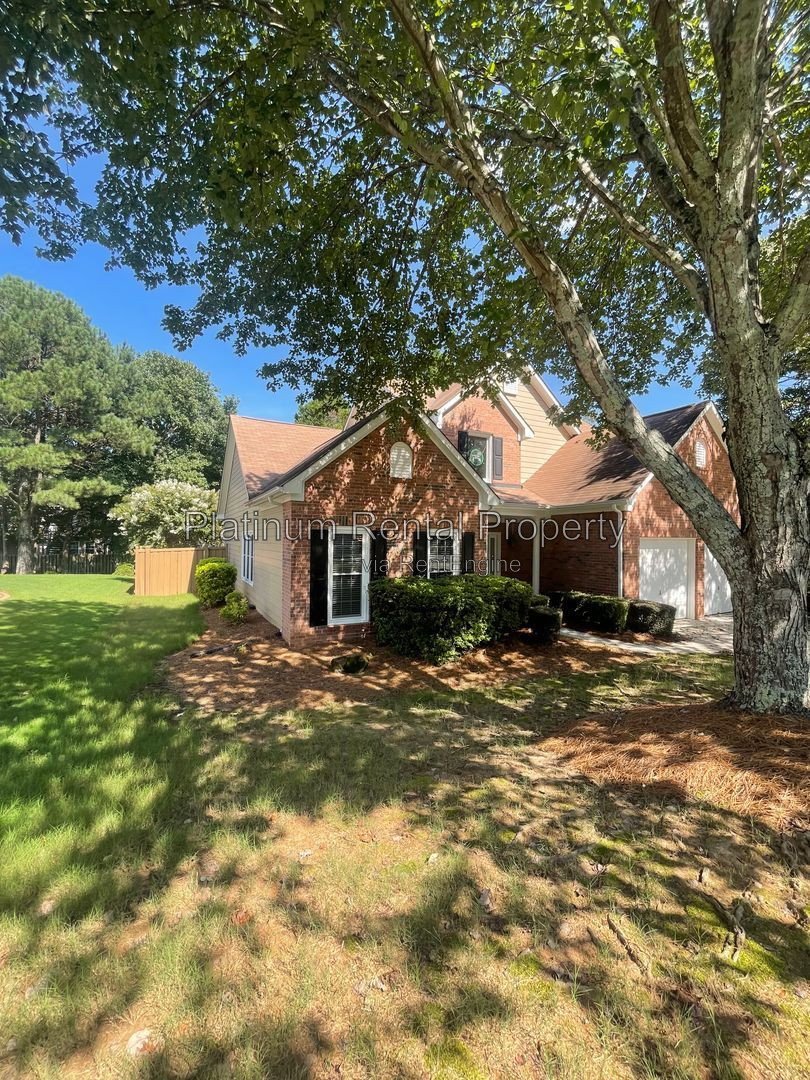 Wonderful, 3 bedroom home with primary suite on the main in one of the most sought after areas in Suwanee, by Platinum Property Management Services, Inc. property image