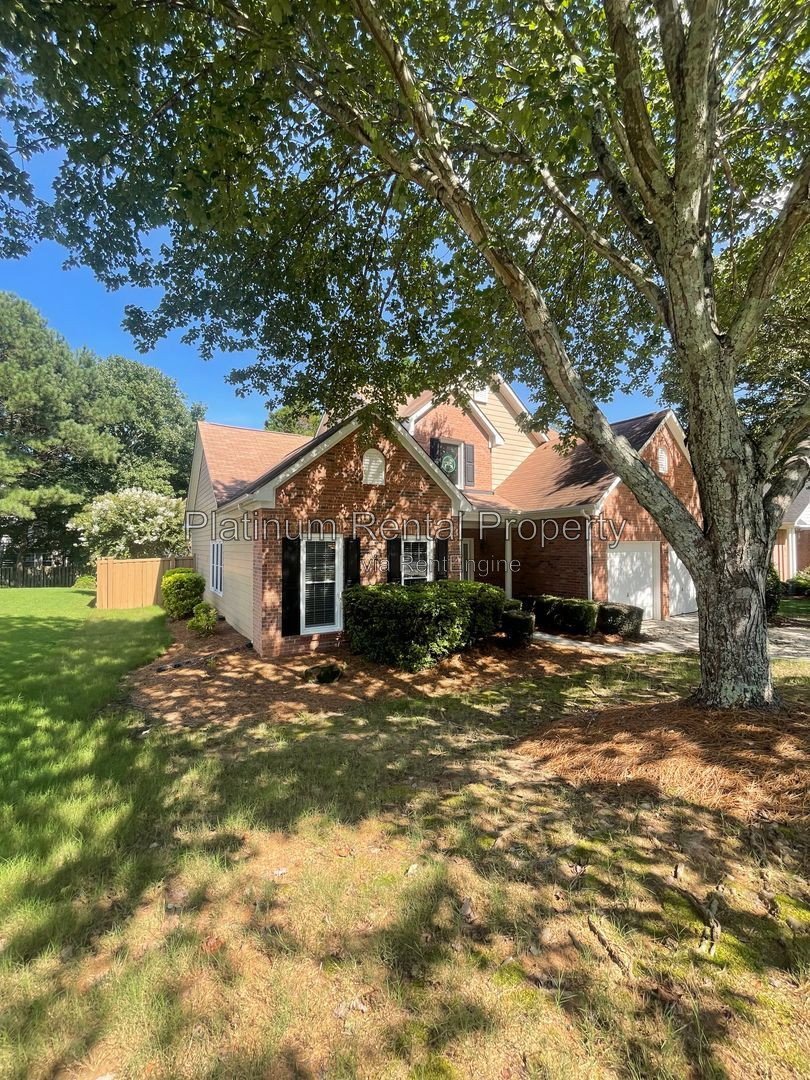 Wonderful, 3 bedroom home with primary suite on the main in one of the most sought after areas in Suwanee, by Platinum Property Management Services, Inc. property image