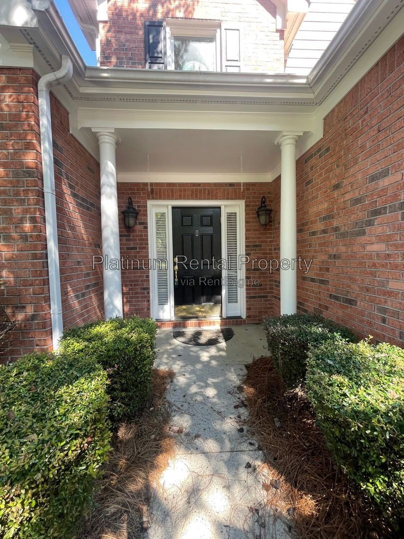 Wonderful, 3 bedroom home with primary suite on the main in one of the most sought after areas in Suwanee, by Platinum Property Management Services, Inc. property image