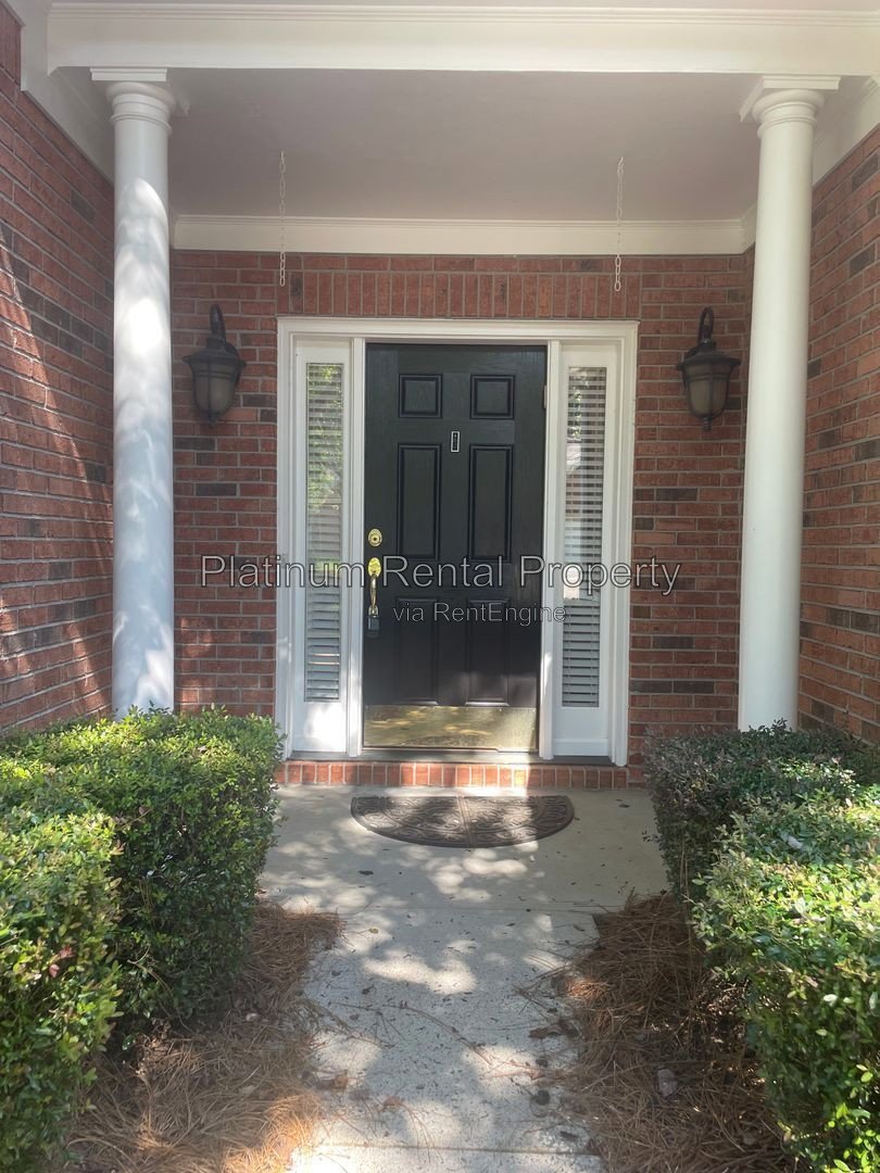 Wonderful, 3 bedroom home with primary suite on the main in one of the most sought after areas in Suwanee, by Platinum Property Management Services, Inc. property image