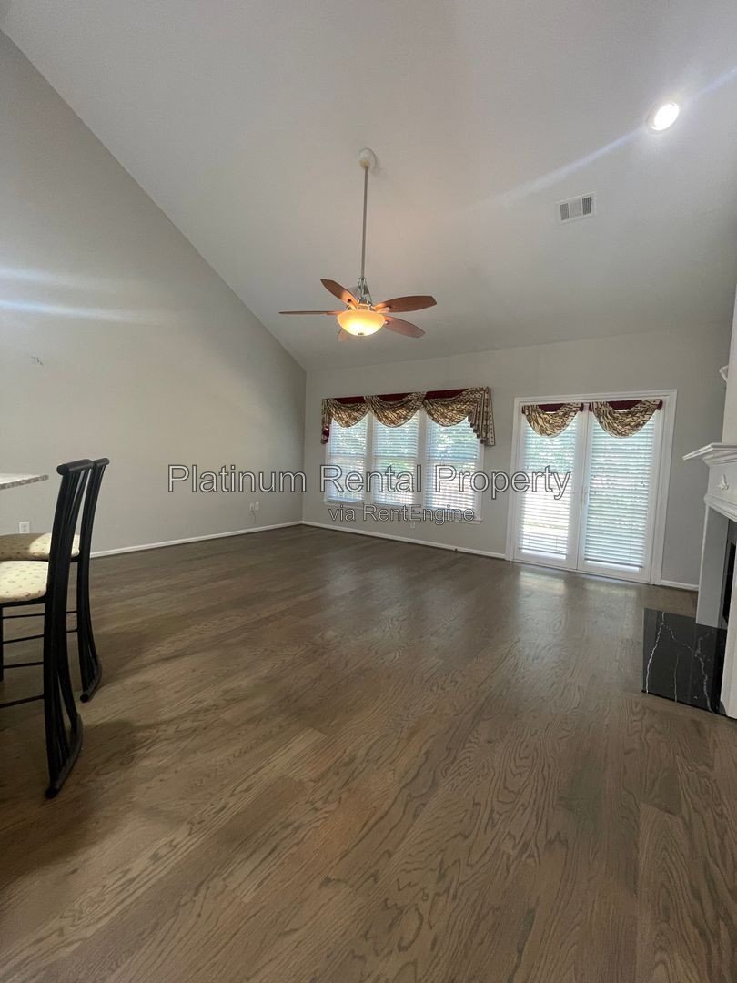 Wonderful, 3 bedroom home with primary suite on the main in one of the most sought after areas in Suwanee, by Platinum Property Management Services, Inc. property image