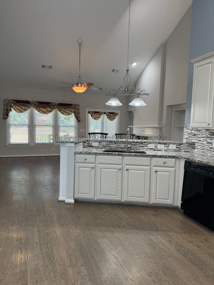 Wonderful, 3 bedroom home with primary suite on the main in one of the most sought after areas in Suwanee, by Platinum Property Management Services, Inc. property image