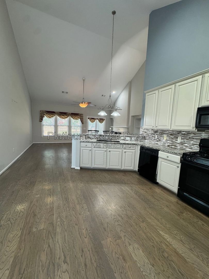 Wonderful, 3 bedroom home with primary suite on the main in one of the most sought after areas in Suwanee, by Platinum Property Management Services, Inc. property image