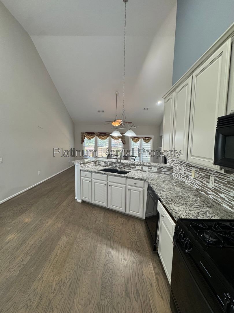 Wonderful, 3 bedroom home with primary suite on the main in one of the most sought after areas in Suwanee, by Platinum Property Management Services, Inc. property image