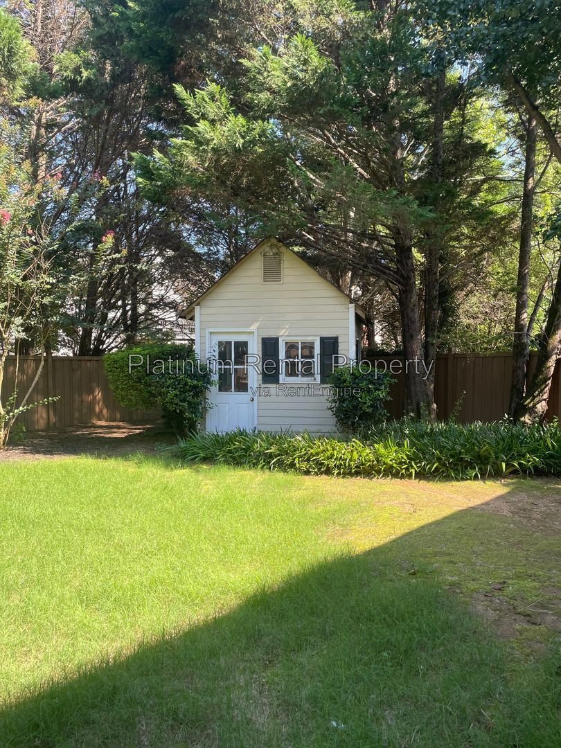 Wonderful, 3 bedroom home with primary suite on the main in one of the most sought after areas in Suwanee, by Platinum Property Management Services, Inc. property image