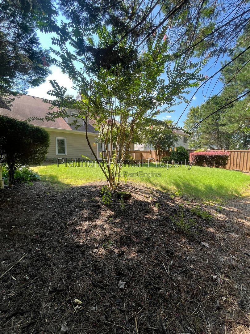 Wonderful, 3 bedroom home with primary suite on the main in one of the most sought after areas in Suwanee, by Platinum Property Management Services, Inc. property image