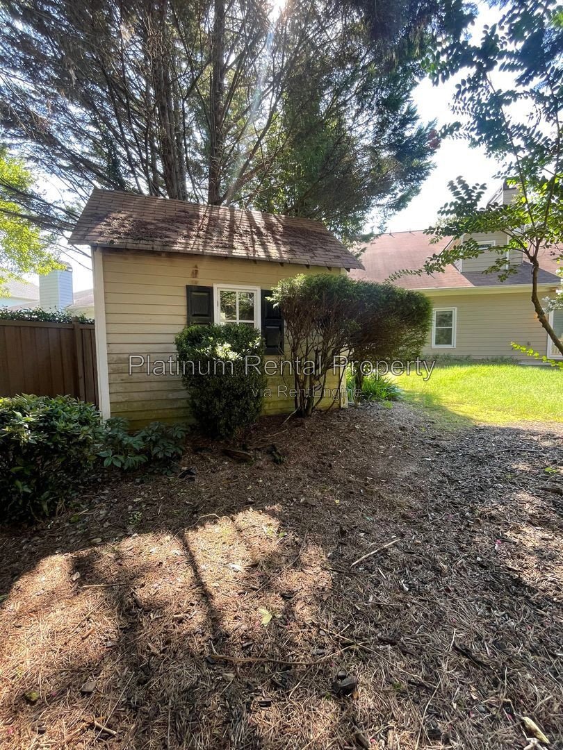 Wonderful, 3 bedroom home with primary suite on the main in one of the most sought after areas in Suwanee, by Platinum Property Management Services, Inc. property image