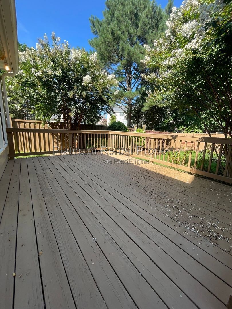 Wonderful, 3 bedroom home with primary suite on the main in one of the most sought after areas in Suwanee, by Platinum Property Management Services, Inc. property image