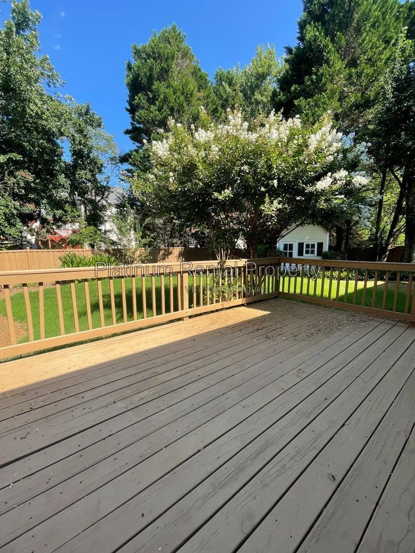 Wonderful, 3 bedroom home with primary suite on the main in one of the most sought after areas in Suwanee, by Platinum Property Management Services, Inc. property image