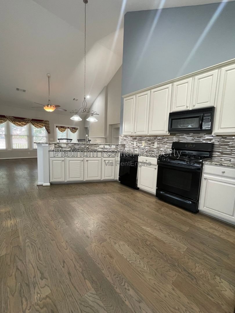 Wonderful, 3 bedroom home with primary suite on the main in one of the most sought after areas in Suwanee, by Platinum Property Management Services, Inc. property image