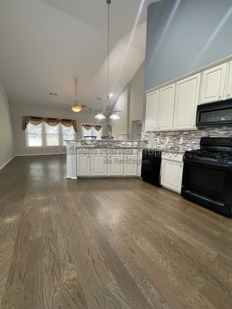 Wonderful, 3 bedroom home with primary suite on the main in one of the most sought after areas in Suwanee, by Platinum Property Management Services, Inc. property image