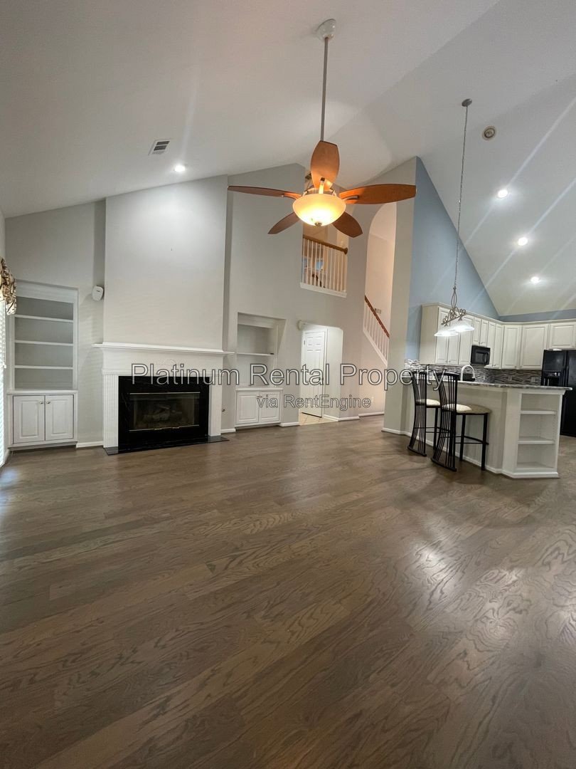 Wonderful, 3 bedroom home with primary suite on the main in one of the most sought after areas in Suwanee, by Platinum Property Management Services, Inc. property image