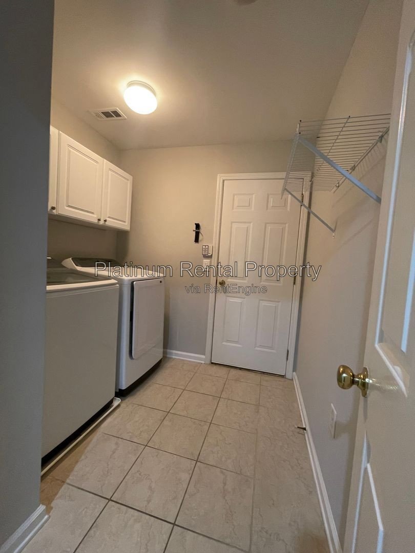 Wonderful, 3 bedroom home with primary suite on the main in one of the most sought after areas in Suwanee, by Platinum Property Management Services, Inc. property image