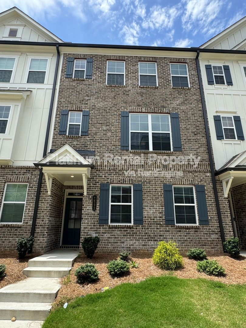 Beautiful 4 bedroom townhome in desirable Lawrenceville by Platinum Property Management Services, Inc. property image