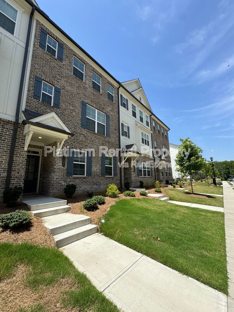 Beautiful 4 bedroom townhome in desirable Lawrenceville by Platinum Property Management Services, Inc. property image