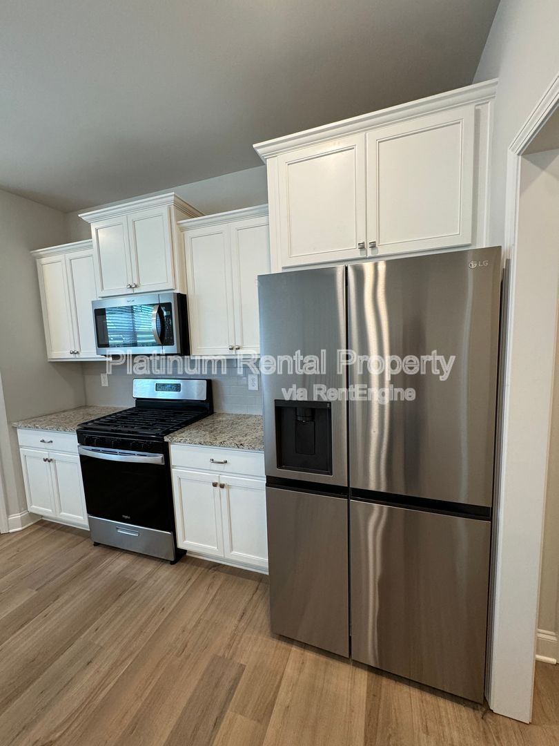 Beautiful 4 bedroom townhome in desirable Lawrenceville by Platinum Property Management Services, Inc. property image