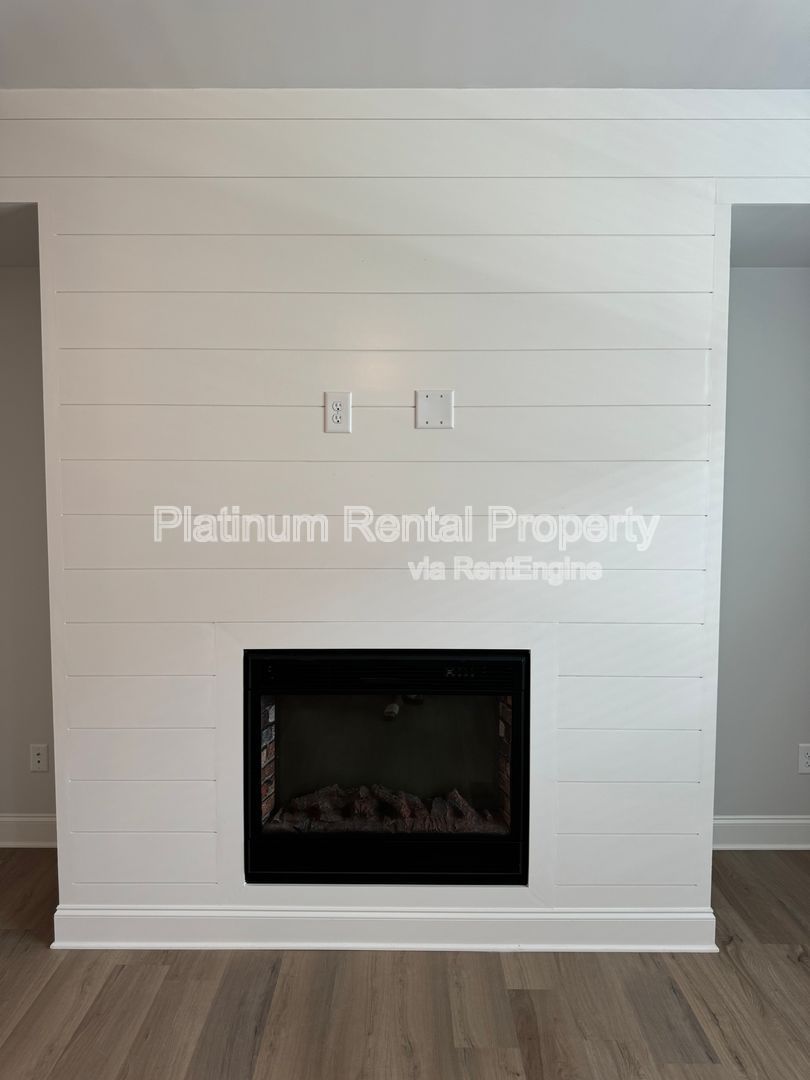 Beautiful 4 bedroom townhome in desirable Lawrenceville by Platinum Property Management Services, Inc. property image