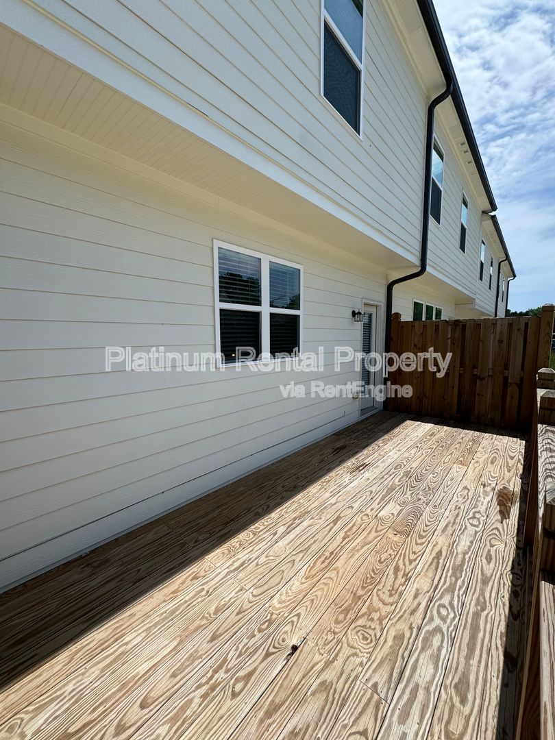 Beautiful 4 bedroom townhome in desirable Lawrenceville by Platinum Property Management Services, Inc. property image