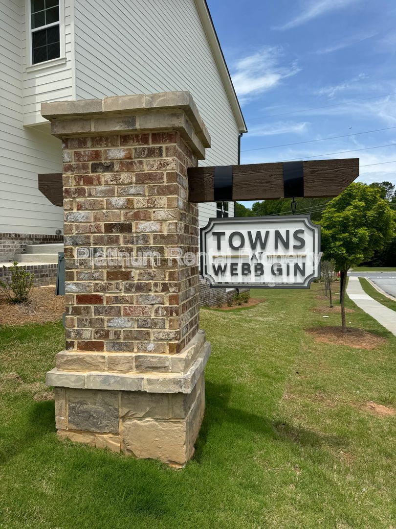 Beautiful 4 bedroom townhome in desirable Lawrenceville by Platinum Property Management Services, Inc. property image