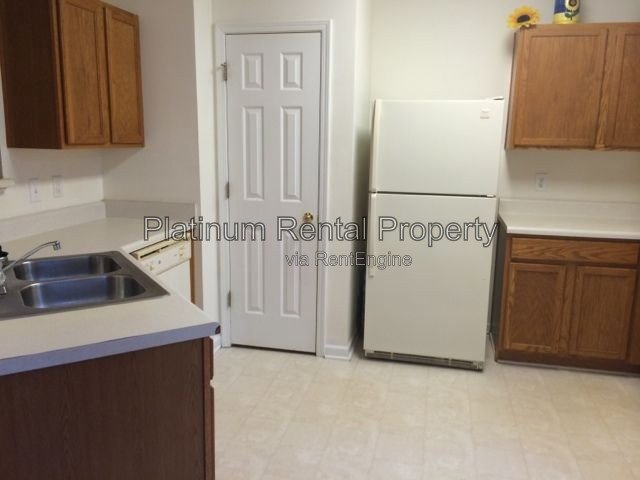 Fabulous 3 bedroom townhome in sought after Village at Weatherstone by Platinum Property Management Services, Inc. property image