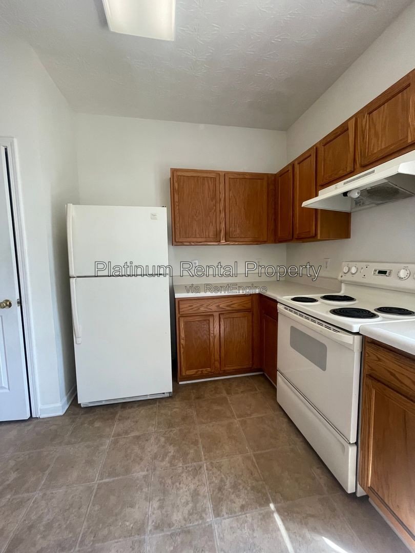 Fabulous 3 bedroom townhome in sought after Village at Weatherstone by Platinum Property Management Services, Inc. property image
