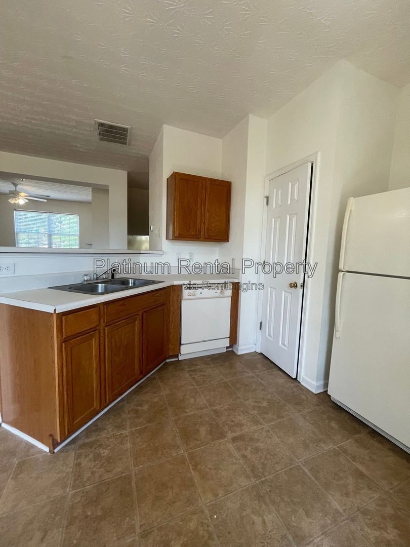 Fabulous 3 bedroom townhome in sought after Village at Weatherstone by Platinum Property Management Services, Inc. property image