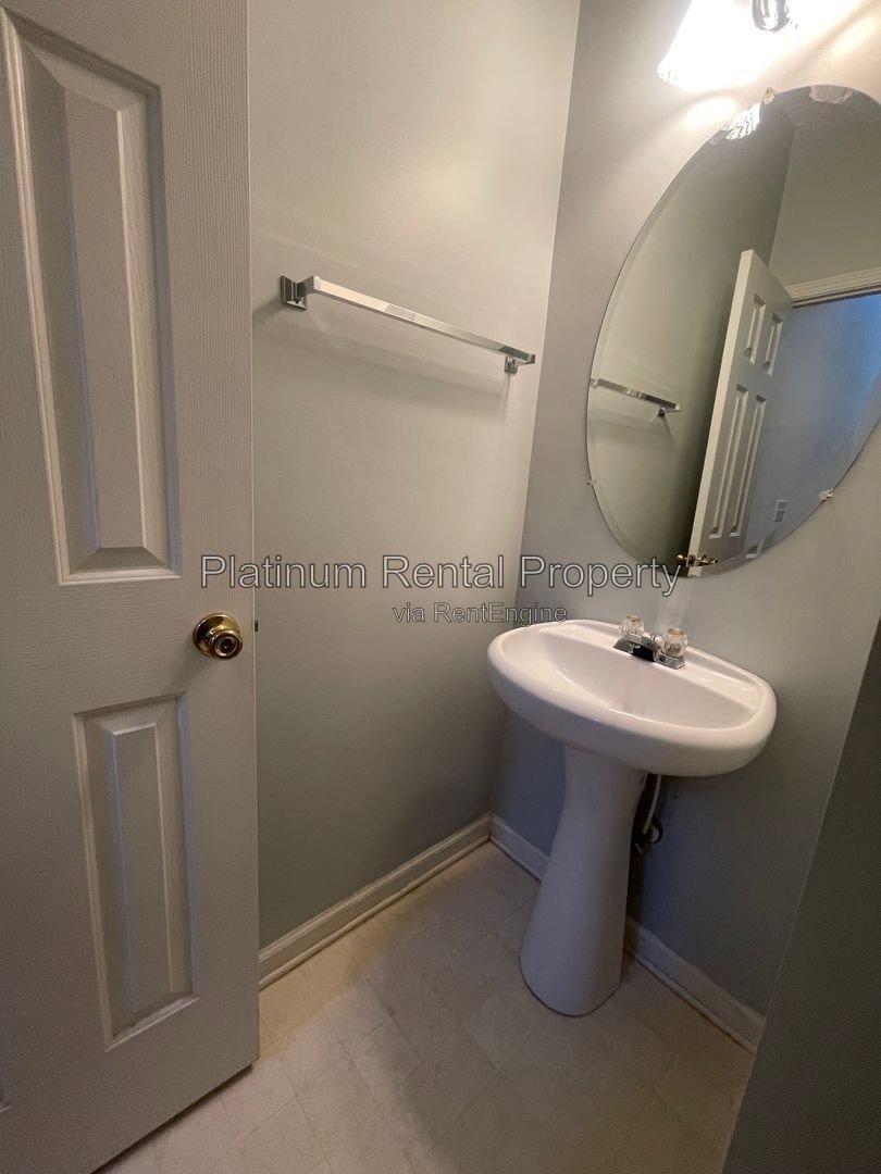 Fabulous 3 bedroom townhome in sought after Village at Weatherstone by Platinum Property Management Services, Inc. property image