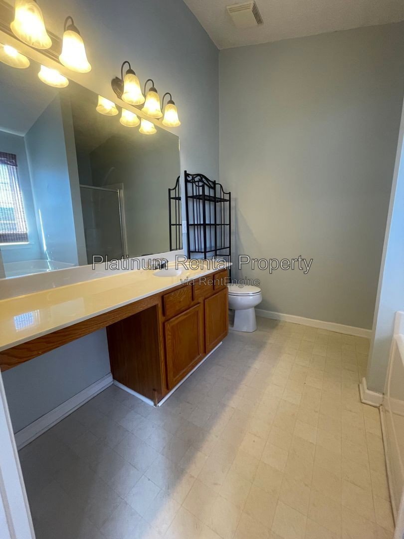 Fabulous 3 bedroom townhome in sought after Village at Weatherstone by Platinum Property Management Services, Inc. property image