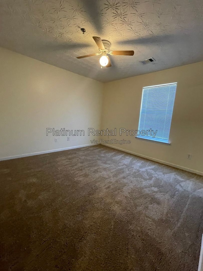 Fabulous 3 bedroom townhome in sought after Village at Weatherstone by Platinum Property Management Services, Inc. property image