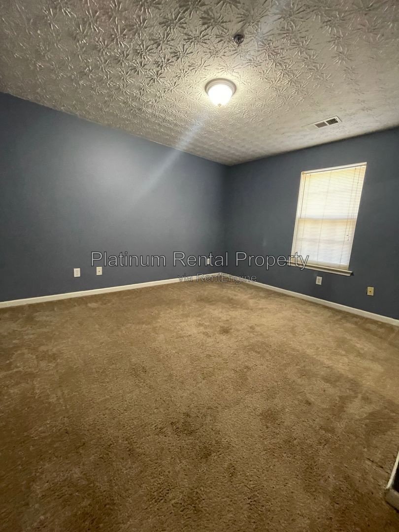 Fabulous 3 bedroom townhome in sought after Village at Weatherstone by Platinum Property Management Services, Inc. property image
