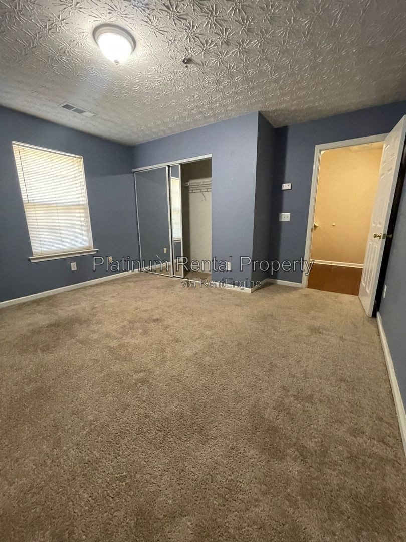 Fabulous 3 bedroom townhome in sought after Village at Weatherstone by Platinum Property Management Services, Inc. property image