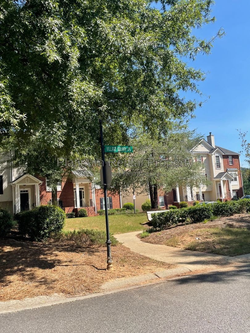 Fabulous 3 bedroom townhome in sought after Village at Weatherstone by Platinum Property Management Services, Inc. property image