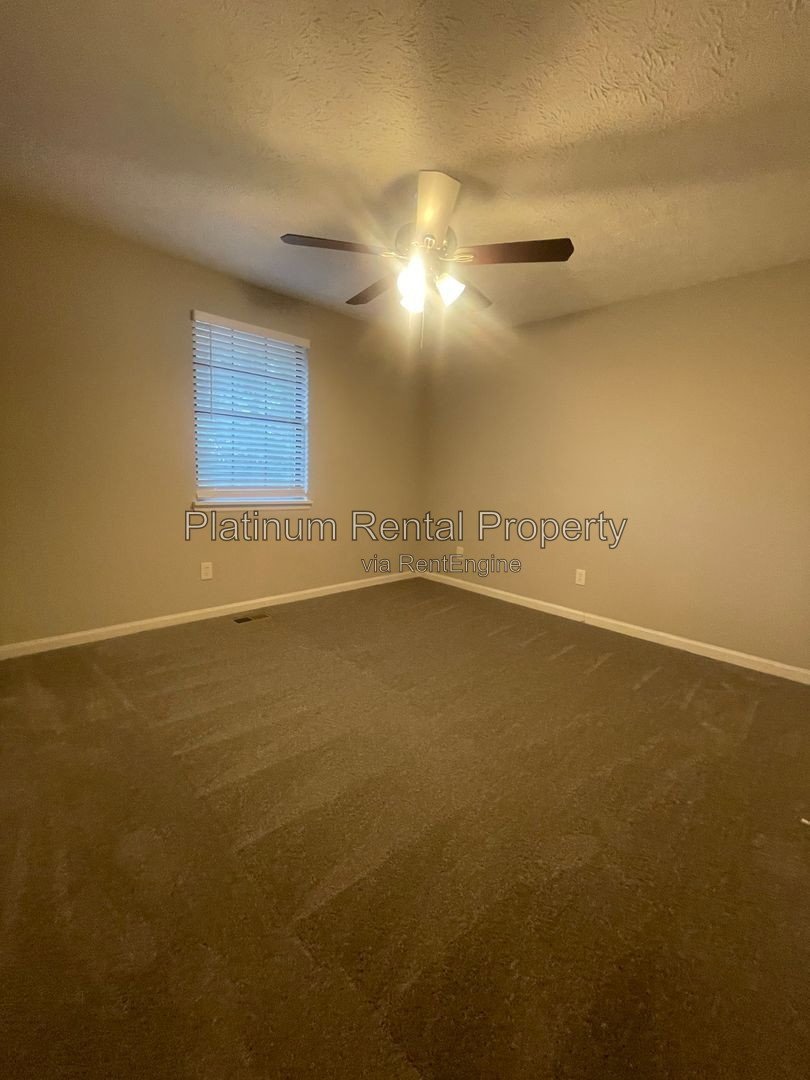Wonderful 4 bedroom, split foyer home in convenient Stone Mountain by Platinum Property Management Services, Inc. property image