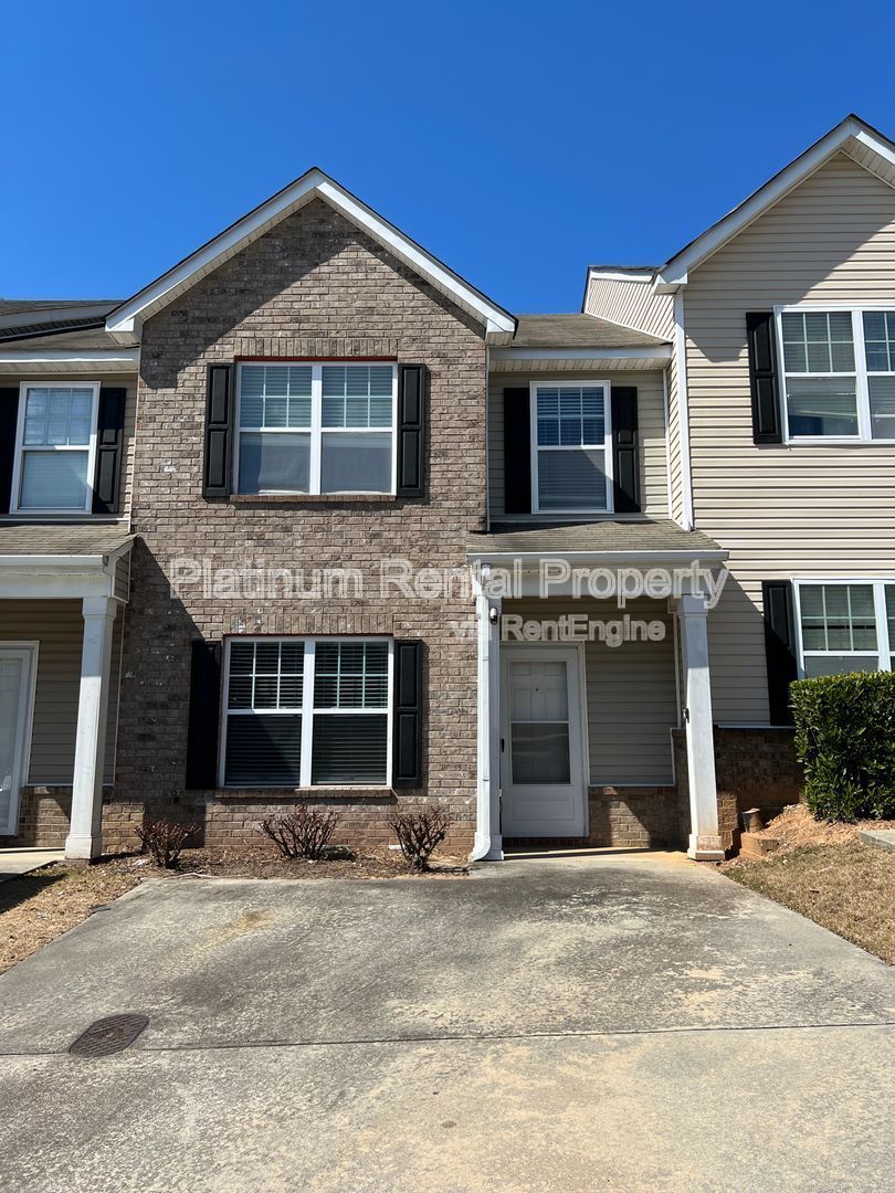 Fantastic 3 bedroom townhome in Atlanta, by Platinum Property Management Services, Inc. property image