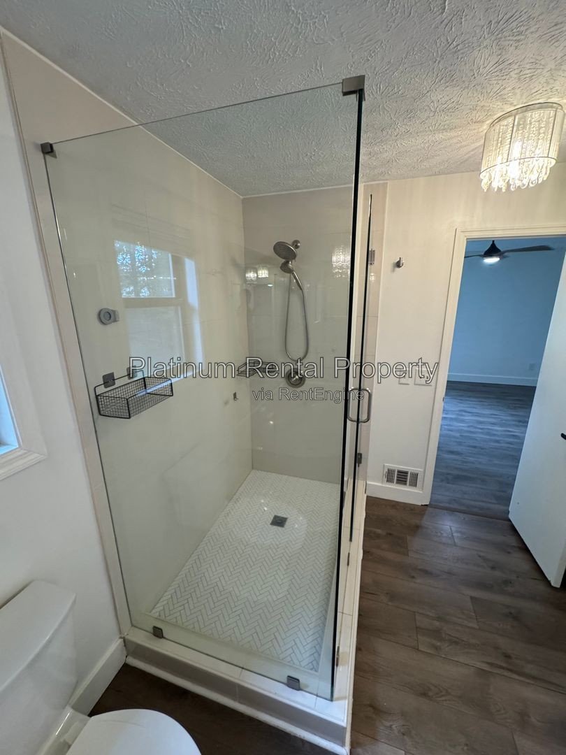 Beautifully Updated Vintage 4 Bedroom Marietta Home for Rent by Platinum Property Management property image