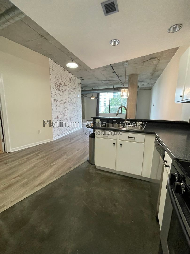 Spectacular studio condo in the heart of Downtown Atlanta, by Platinum Property Management Services, Inc. property image