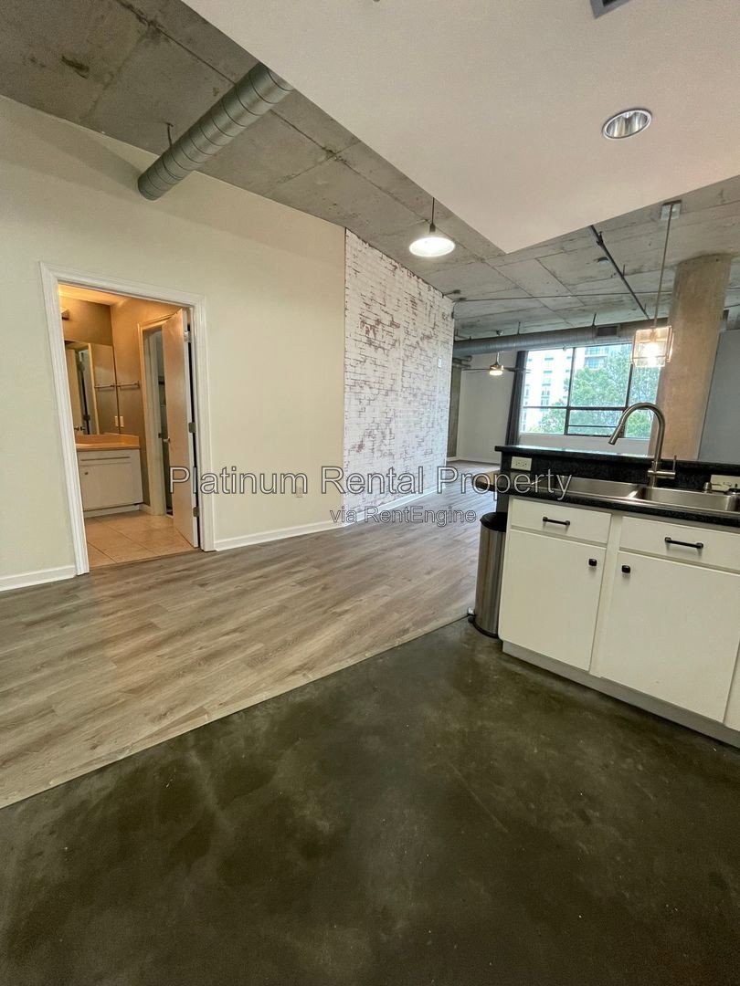 Spectacular studio condo in the heart of Downtown Atlanta, by Platinum Property Management Services, Inc. property image