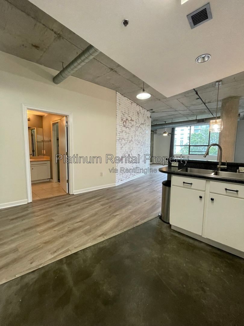 Spectacular studio condo in the heart of Downtown Atlanta, by Platinum Property Management Services, Inc. property image