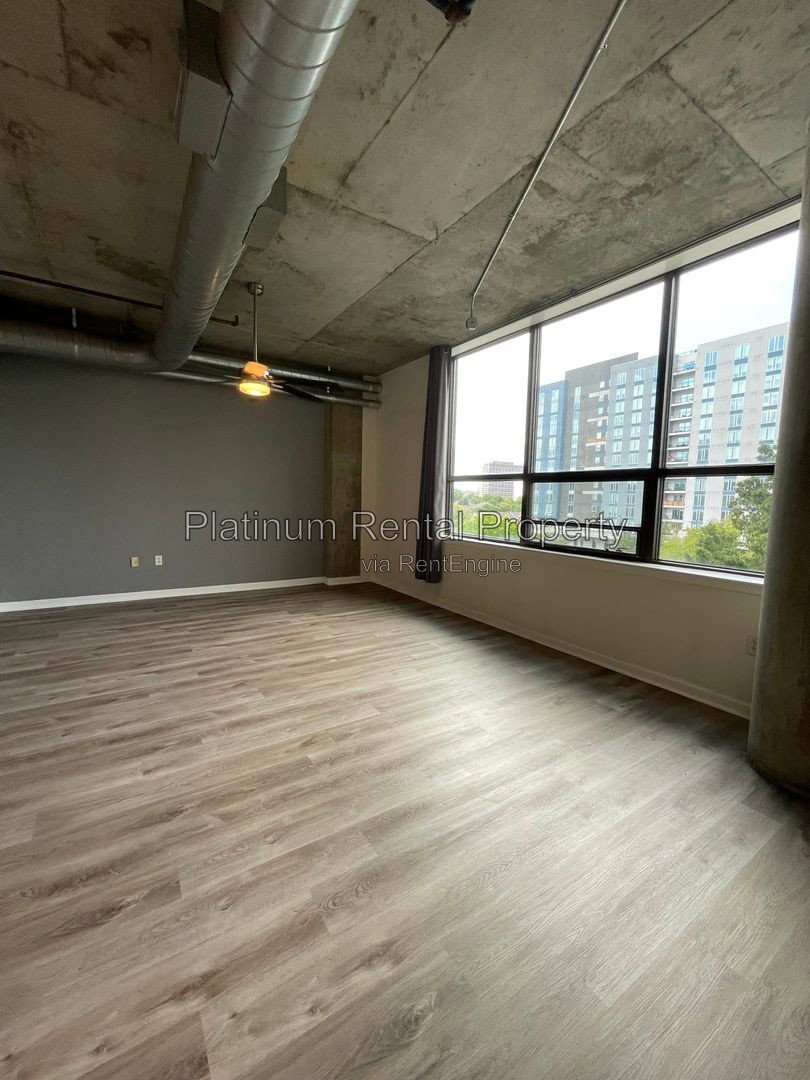 Spectacular studio condo in the heart of Downtown Atlanta, by Platinum Property Management Services, Inc. property image