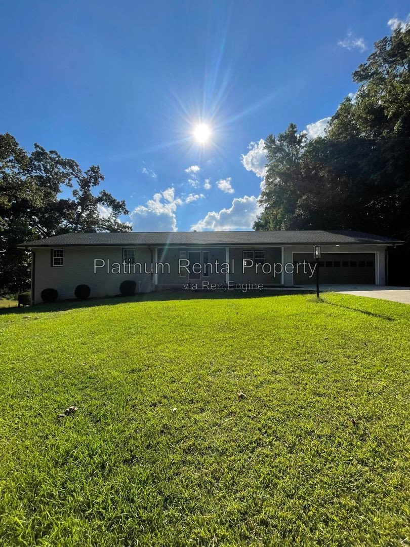 Spectacular, sprawling 5 bedroom ranch home on finished basement in prime Suwanee location, by Platinum Property Management Services, Inc. property image
