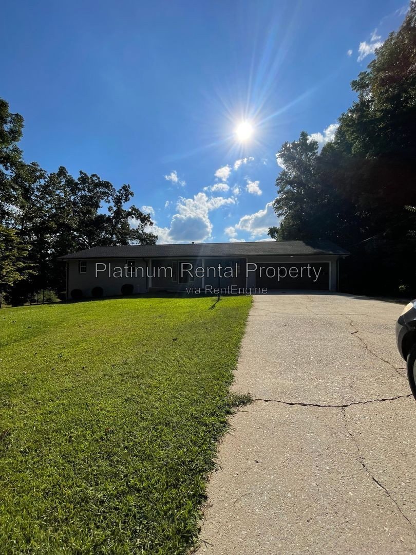 Spectacular, sprawling 5 bedroom ranch home on finished basement in prime Suwanee location, by Platinum Property Management Services, Inc. property image