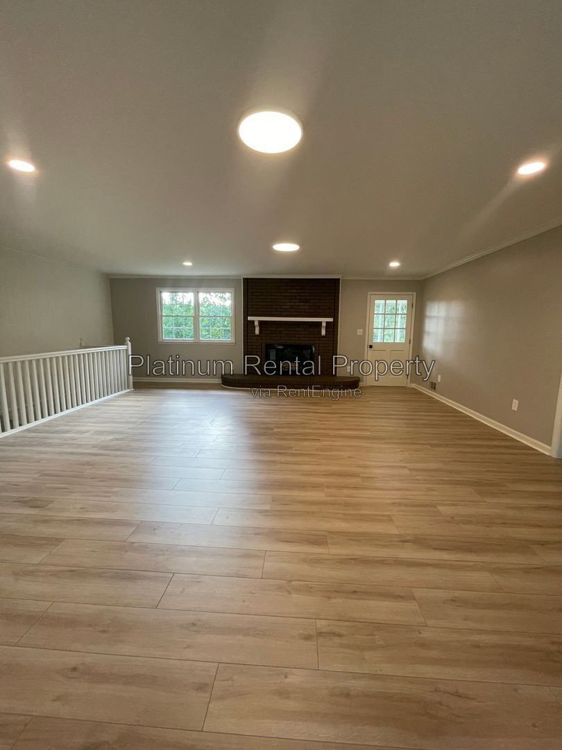 Spectacular, sprawling 5 bedroom ranch home on finished basement in prime Suwanee location, by Platinum Property Management Services, Inc. property image