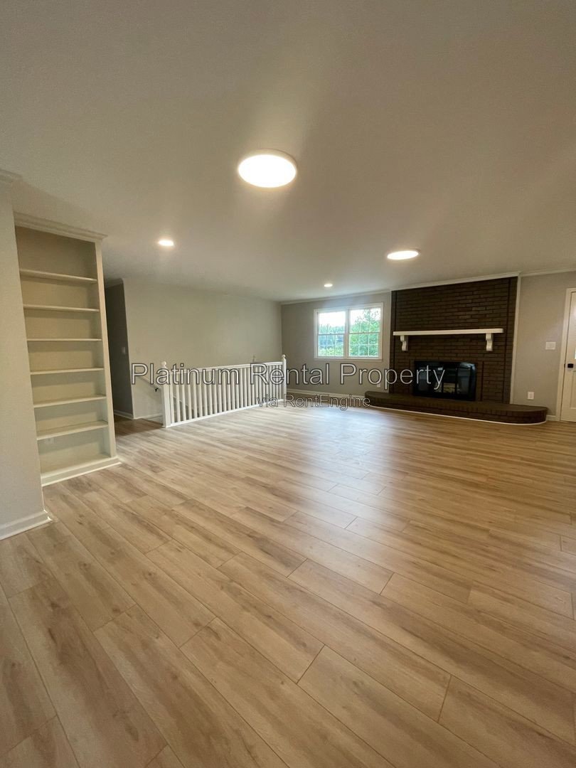 Spectacular, sprawling 5 bedroom ranch home on finished basement in prime Suwanee location, by Platinum Property Management Services, Inc. property image