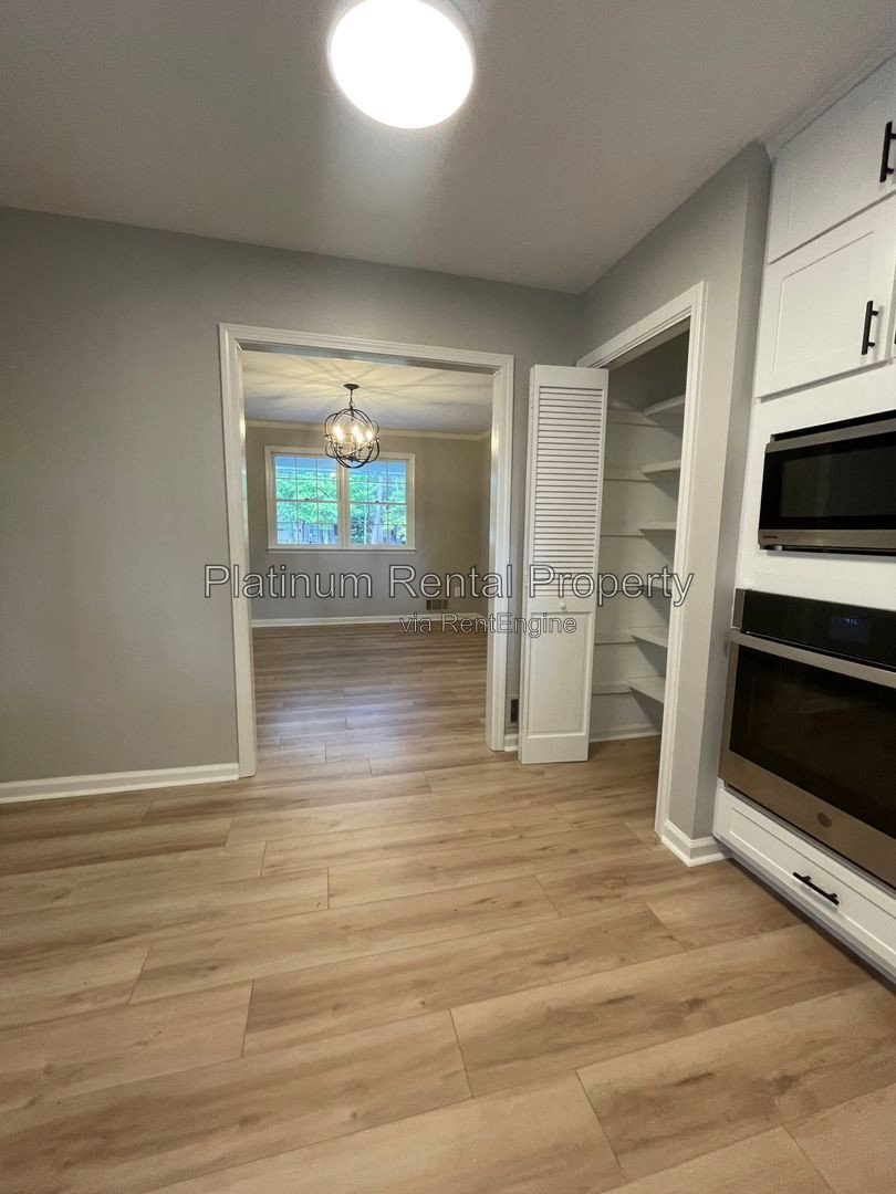 Spectacular, sprawling 5 bedroom ranch home on finished basement in prime Suwanee location, by Platinum Property Management Services, Inc. property image